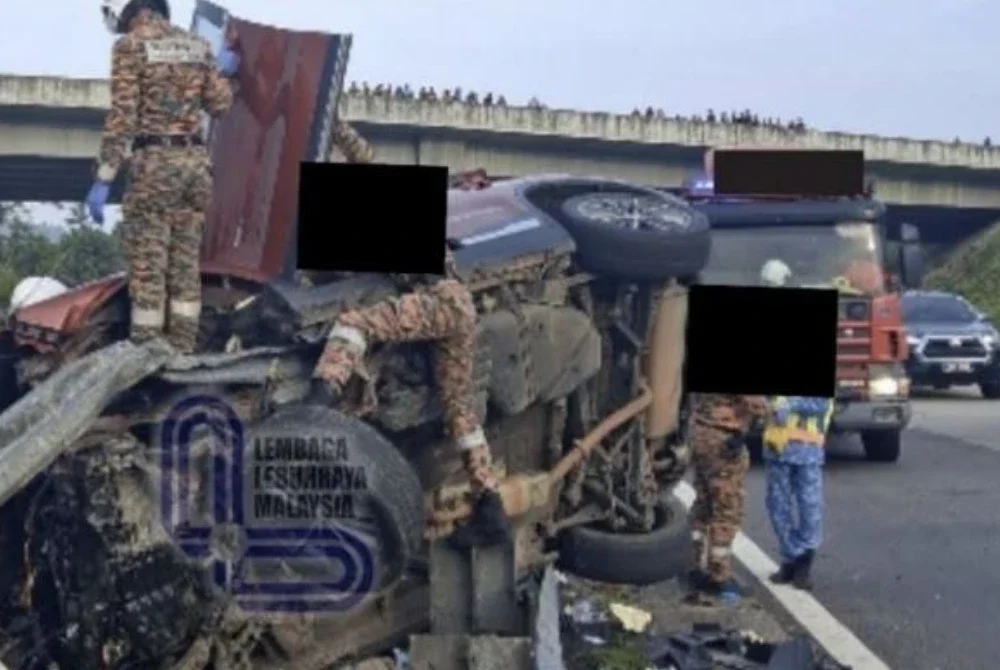 Mangsa berjaya dikeluarkan oleh anggota bomba, manakala bahagian kaki yang terputus turut ditemukan di dalam kenderaan berkenaan sebelum diserahkan kepada pihak polis dan pegawai perubatan yang tiba di lokasi kejadian.