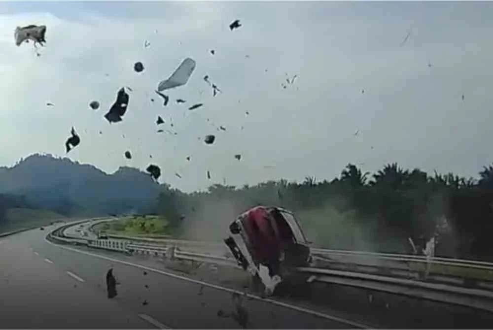 Nahas berlaku ketika kenderaan yang dinaiki seorang lelaki dan empat wanita itu dalam perjalanan dari Kuala Terengganu ke Kuantan, Pahang. Foto video tular