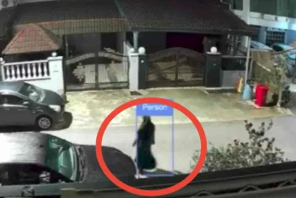 Polis giat mengesan seorang individu berjubah selepas perbuatannya tular mencuri pakaian yang dijemur di Taman Cheras Indah.