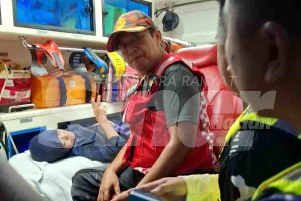 Jaslinda ditemui penduduk Orang Asli di berhampiran sungai di Kampung Lubuk Gaharu dekat Pos Musoh di sini pada Sabtu.