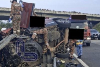 Mangsa berjaya dikeluarkan oleh anggota bomba, manakala bahagian kaki yang terputus turut ditemukan di dalam kenderaan berkenaan sebelum diserahkan kepada pihak polis dan pegawai perubatan yang tiba di lokasi kejadian.