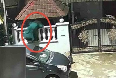 Tangkap layar rakaman CCTV tular seorang individu memakai jubah dipercayai mencuri pakaian jemuran di Taman Cheras Indah, Ampang. 