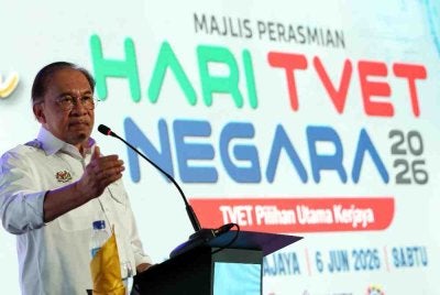 Anwar ketika berucap pada Sambutan Hari Pendidikan dan Latihan Teknikal dan Vokasional (TVET) Negara 2026 di Dataran Putrajaya hari ini. Foto Bernama 