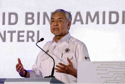 Ahmad Zahid berucap pada Sambutan Hari Pendidikan dan Latihan Teknikal dan Vokasional (TVET) Negara 2026 di Dataran Putrajaya hari ini. Foto Bernama 