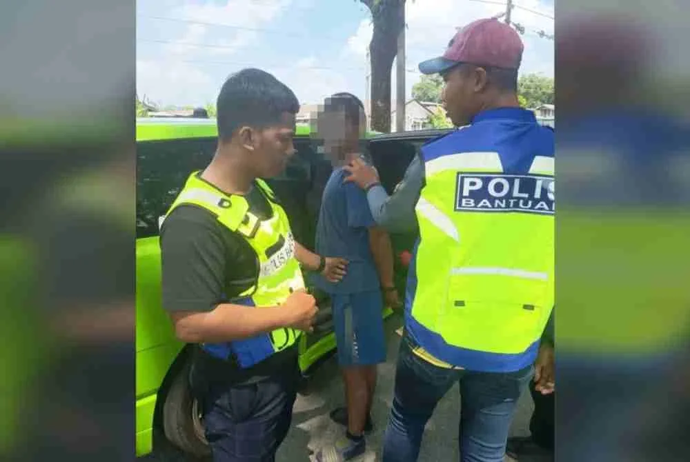 Seorang lelaki mencuri kabel di landasan kereta api di Klang ditahan pada Sabtu. Foto: KTMB
