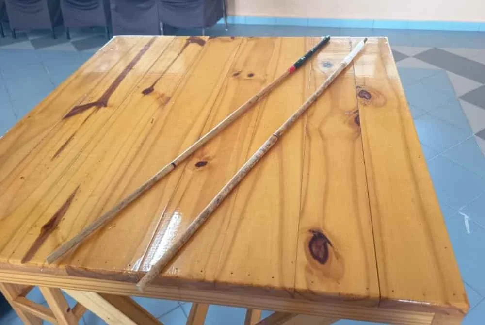 Dua rotan yang digunakan oleh tukang sebat penjara bagi pelaksanaan hukuman sebatan ke atas pesalah syariah di Mahkamah Penjara Marang pada Ahad.