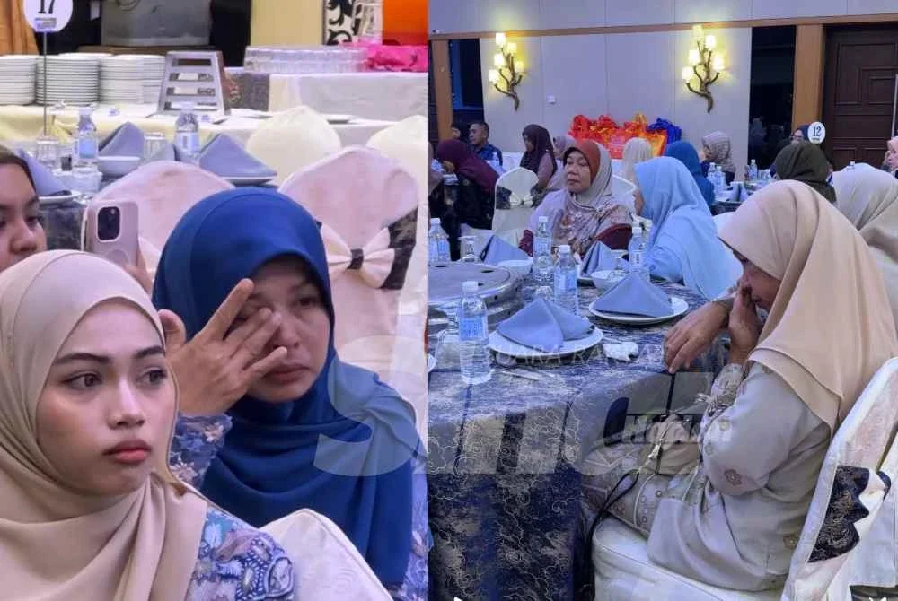Ahli keluarga yang tidak dapat menahan sebak menonton montaj pada majlis yang diadakan di Pasir Puteh.