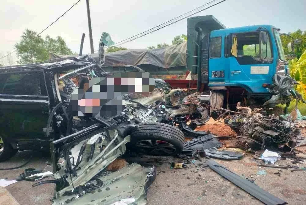 Kenderaan SUV terbabit yang remuk akibat kemalangan.