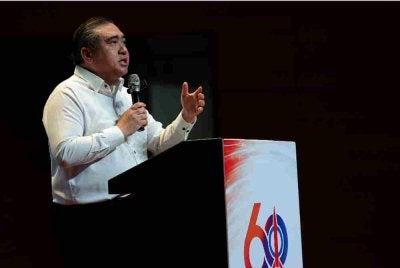 Anthony berucap pada Majlis Tayangan Perdana Dokumentari 60 Tahun Perjalanan DAP di Wilayah Persekutuan di Sekolah Menengah Confucian (Persendirian), pada Ahad. Foto Bernama