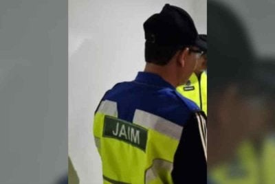 Seorang kerani berstatus isteri orang yang suaminya sedang menjalani hukuman penjara dicekup berkhalwat dengan seorang lelaki di sebuah rumah. Gambar hiasan 