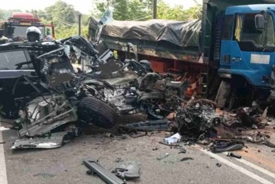 Enam sekeluarga terkorban dalam kemalangan di Pinang Tunggal, dekat Sungai Petani, hari ini.