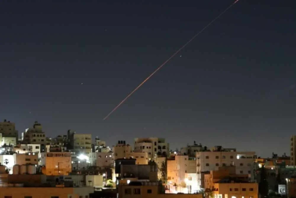 Iran melancarkan serangan ke atas Israel pada Ahad. Foto Anadolu
