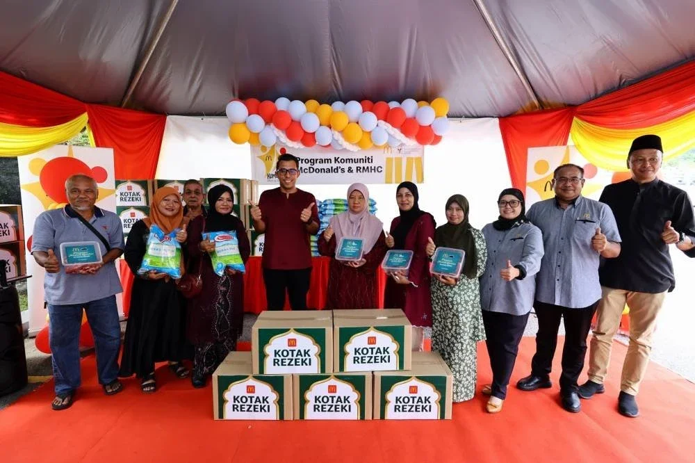 Di negeri Pahang, ibadah korban serta proses penyediaan dan pembungkusan daging telah berlangsung di Masjid Saiyidina Abu Bakar As-Siddiq, Semambu, sebelum majlis penyerahan diadakan di McDonald’s Indera Mahkota bagi mengagihkan sumbangan kepada para penerima.