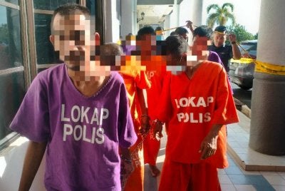 Permohonan reman ke atas pemandu (kanan) bagi membantu siasatan, bagaimanapun ditolak mahkamah.
