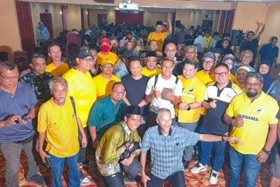 Rafizi dan Nik Nazmi Nik Ahmad pada Jelajah Kancil peringkat Melaka pada Ahad.