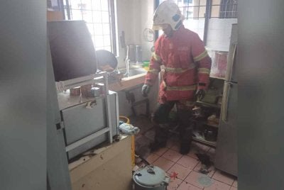 Kebakaran melibatkan tong gas LPG di sebuah rumah pangsapuri Taman Penampang.