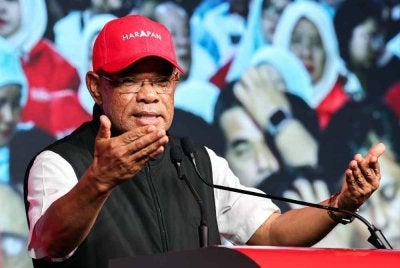 BATU PAHAT, 6 Jun -- Setiausaha Agung PH Datuk Seri Saifuddin Nasution Ismail berucap pada pelancaran Jentera Pilihan Raya Harapan Johor bagi Pilihan Raya Negeri (PRN) Johor ke 16, di Kim’s Park Business Centre hari ini.
--fotoBERNAMA (2026) HAK CIPTA TERPELIHARA