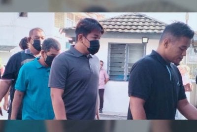 Tujuh inidvidu masing-masing didenda RM2,000 di Mahkamah Majistret Tumpat pada Isnin selepas mengaku bersalah atas pertuduhan merusuh sehingga menyebabkan kecederaan terhadap seorang instruktor atau guru sekolah memandu pada Mei lalu.