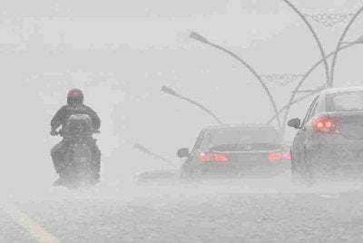 Ribut petir, hujan lebat dan angin kencang dijangka melanda lima negeri hingga 7 malam ini. Foto hiasan