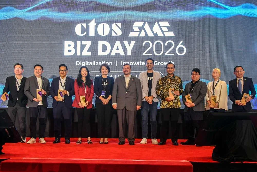 Amir Hamzah (tengah) bergambar bersama rakan strategik sempena CTOS SME Biz Day 2026 di sini pada Selasa. - Foto Bernama