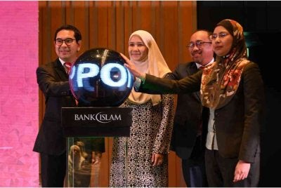 Dari kiri; Ketua Pegawai Eksekutif BIMB Investment, Amran Zaki Mohd Nasir; Ketua Pegawai Perniagaan Kumpulan Perbankan Institusi Bank Islam, Sharifah Sarah Syed Mohamed Tahir; Ketua Pegawai Perniagaan Kumpulan – Perbankan Runcit Bank Islam, Mizan Masram dan Pegawai Perbendaharaan Kumpulan, Perbendaharaan dan Pasaran Kumpulan, Bank Islam, Azdini Nor Azman ketika gimik pelancaran BOF di sebuah hotel di Kuala Lumpur pada Isnin.