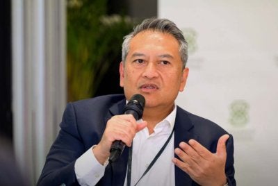 Amirul Feisal berkata, inisiatif strategik Khazanah turut memperkukuh ekosistem semikonduktor Malaysia khususnya pelaburan dalam syarikat kecerdasan buatan pinggiran (Edge AI). 