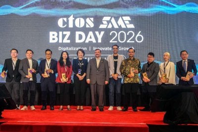Amir Hamzah (tengah) bergambar bersama rakan strategik sempena CTOS SME Biz Day 2026 di sini pada Selasa. - Foto Bernama