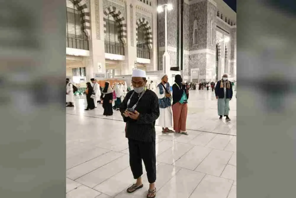 Gambar kiriman daripada rakan Allahyarham Sukri kepada anaknya.
