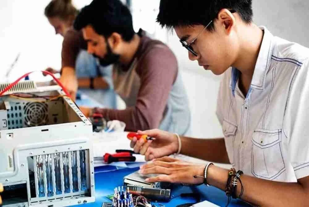 TVET 2.0 dilihat sebagai jawapan kepada keperluan pasaran kerja yang kian berubah. Gambar hiasan