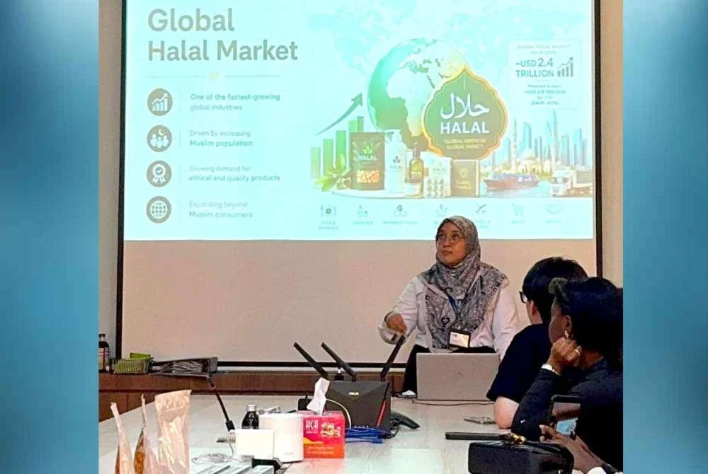 Sesi taklimat mengenai perkembangan industri halal dan sektor pembuatan nutraseutikal Bioalpha.