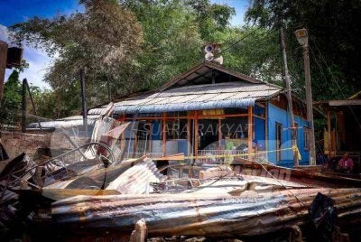 Di sebalik tragedi kebakaran yang memusnahkan 29 buah rumah di Kampung Cina, Gok Kapur, Kota Bharu sebuah surau yang terletak berhampiran kawasan itu terselamat daripada dijilat api sehingga disifatkan penduduk sebagai satu keajaiban. Foto:UPKN