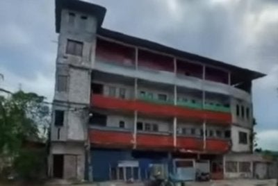 Sebuah bangunan didirikan tanpa kebenaran dipercayai dihuni etnik Rohingya di Sungai Tekali, Hulu Langat.
