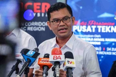 Menteri Ekonomi Akmal Nasrullah Mohd Nasir ketika ditemu bual pemberita pada Majlis Perasmian Pusat Teknologi dan Inovasi Wilayah Ekonomi Koridor Utara (NCER) hari ini. Foto Bernama