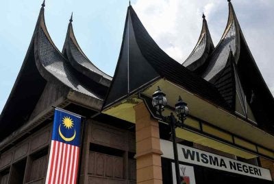 Kekusutan ini wajib dileraikan sebelum peti undi dibuka, demi ketenteraman rakyat dan keutuhan institusi Raja Berperlembagaan. Foto hiasan 