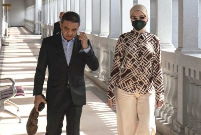 Mahkamah Sesyen Kuala Lumpur membenarkan permohonan kerajaan untuk mengeluarkan warta pihak ketiga bagi mencabar pelucuthakan jongkong emas yang disita dalam kes rasuah melibatkan bekas Panglima Tentera Darat. Foto Bernama