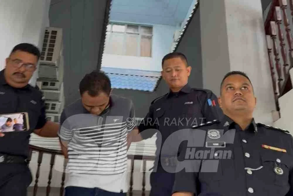 Seorang penganggur dihadapkan ke Mahkamah Majistret Ayer Keroh di sini pada Khamis atas pertuduhan membunuh rakannya Mac lalu yang mayatnya ditemui selepas dua bulan dalam keadaan reput, dibungkus dalam lipatan tilam.