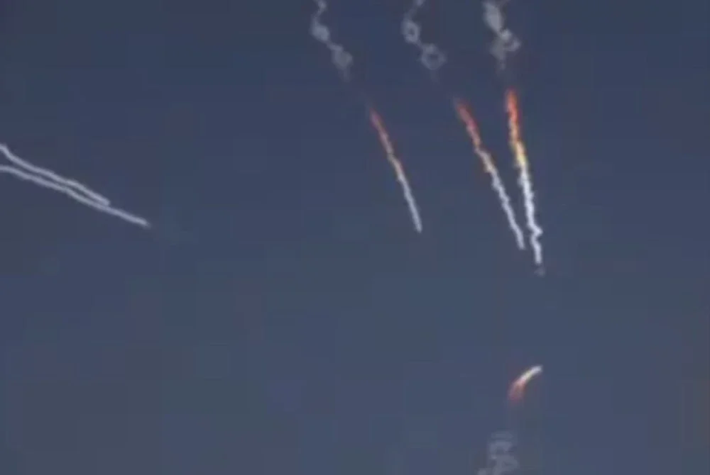 Tangkap layar daripada rakaman yang dikeluarkan IRGC pada 11 Jun 2026 menunjukkan detik pelancaran peluru berpandu ke arah sasaran Amerika Syarikat sebagai tindak balas terhadap serangan terdahulu Washington ke atas wilayah Iran. Foto PressTV.