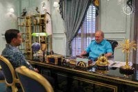 Yang di-Pertuan Agong Sultan Ibrahim berkenan menerima mengadap Menteri Besar Johor Datuk Onn Hafiz Ghazi, semalam. Foto Facebook Sultan Ibrahim Sultan Iskandar 