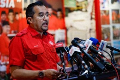 Asyraf Wajdi mengadakan sidang media Mesyuarat Majlis Kerja Tertinggi UMNO di Menara Dato Onn pada Rabu. Foto Bernama