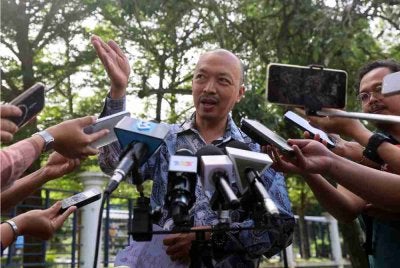 Mohd Hisyamuddin ketika sidang media selepas membuat laporan polis terhadap aktivis Albert Tei susulan dakwaan mengganggu operasi di Kementerian Komunikasi menerusi beberapa siri perhimpunan sejak bulan lepas di Ibu Pejabat Polis Daerah (IPD) Putrajaya, pada Khamis. Foto Bernama 