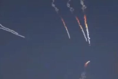 Tangkap layar daripada rakaman yang dikeluarkan IRGC pada 11 Jun 2026 menunjukkan detik pelancaran peluru berpandu ke arah sasaran Amerika Syarikat sebagai tindak balas terhadap serangan terdahulu Washington ke atas wilayah Iran. Foto PressTV.