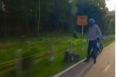 Berang akibat dibunyikan hon, seorang lelaki bertindak menetak seorang penunggang lain menggunakan pisau pemotong daging dalam kejadian di laluan motosikal Lebuh Raya Persekutuan, Seksyen 13 di sini pada Khamis. Foto tular