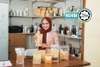 BIJAK pandai menyatakan berdagang lebih baik daripada menjadi pegawai atau makan gaji. Foto Canva