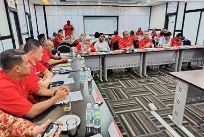 Barisan kepimpinan Bersatu Pahang mengadakan mesyuarat parti itu dan mencadang usul agar Muhyiddin kembali menerajui PN sebagai pengerusi.