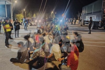 Antara warga asing yang ditahan dalam operasi bersepadu melibatkan lapan agensi penguat kuasa pada Jumaat.