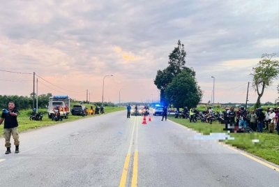 Polis sedang mengesan pemandu treler serta saksi bebas bagi membantu siasatan kes kemalangan maut disyaki langgar lari di Jalan Titi Karangan-Baling berhampiran Inokom pada Khamis.. Foto: PDRM