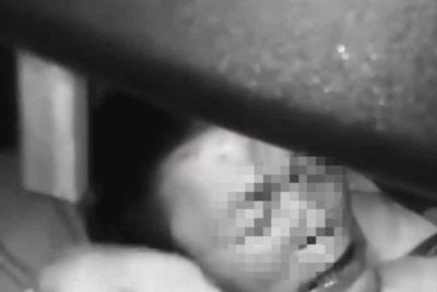 Tangkap layar video tular kejadian membabitkan pemandu e-hailing dengan penumpang warga asing.