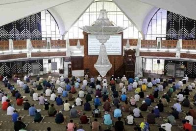Umat Islam diajak melakukan perubahan dengan menyuburkan nilai rahmah, kasih sayang dan saling menghormati dalam kehidupan bermasyarakat. Gambar hiasan 