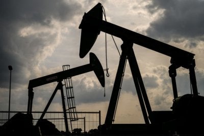 Harga minyak mentah Brent jatuh di bawah paras AS$88 setong buat pertama kali sejak 17 April - Gambar fail Bernama