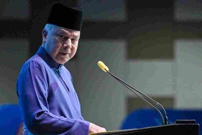 Sultan Nazrin Shah berkenan bertitah pada Sidang Kemuncak Pemimpin Agama Antarabangsa Ketiga 2026 di Pusat Konvensyen Kuala Lumpur hari ini. Foto Bernama